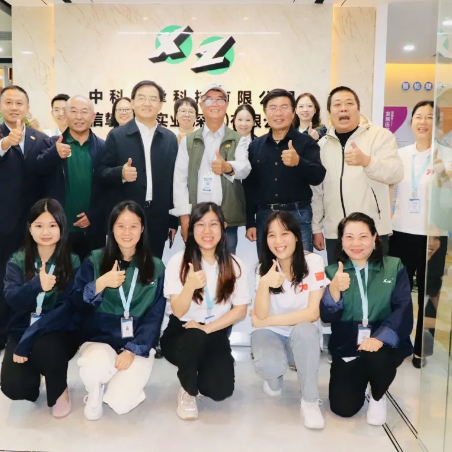 Li Ruiqi, Vice Chairman of Guangdong Federation of Literary and Art Circles, and renowned sports host Han Qiaosheng visited Xinzhi Technology and provided guidance on their work